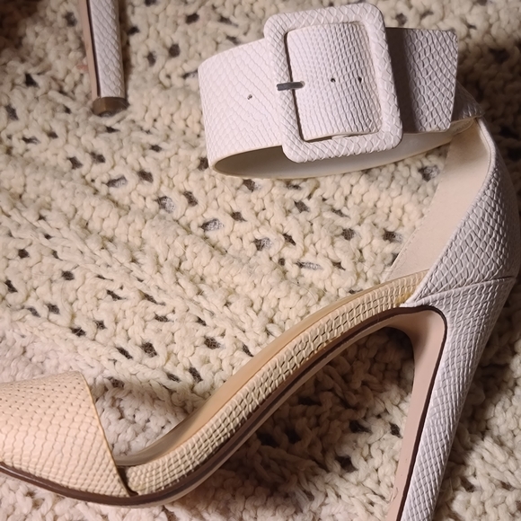 ANKLE STRAP HEELS SZ 8 - Picture 3 of 5